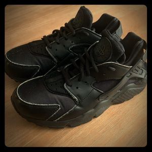 NIKE WMNS Air Huarache Run Triple Black NO BOX